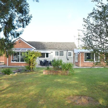 Little Hare Lodge - Spacious 2 Bedroom Attached Bungalow Woodhall Spa Kültér fotó
