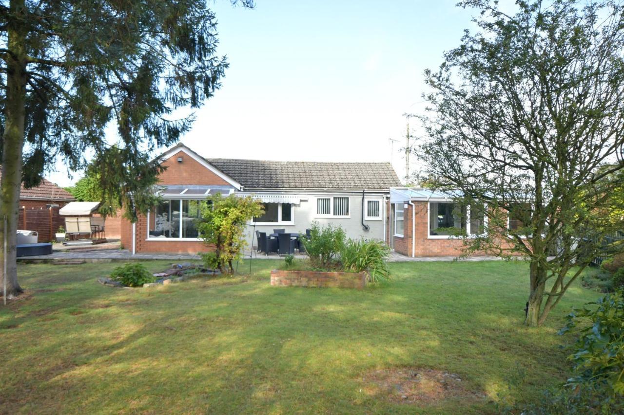 Little Hare Lodge - Spacious 2 Bedroom Attached Bungalow Woodhall Spa Kültér fotó
