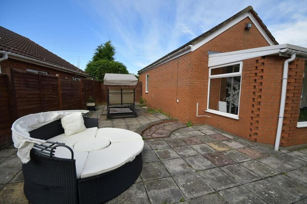 Little Hare Lodge - Spacious 2 Bedroom Attached Bungalow Woodhall Spa Kültér fotó