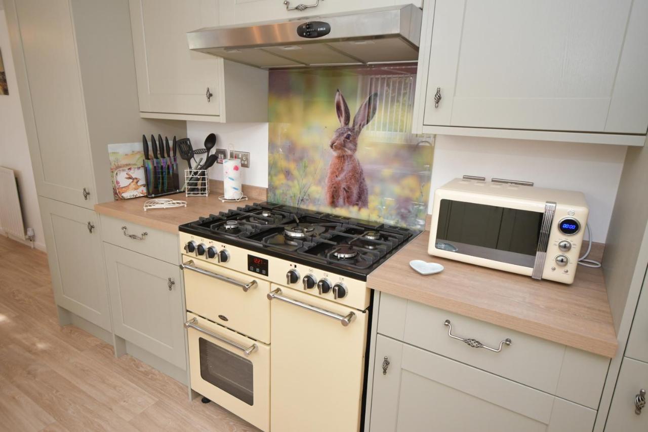 Little Hare Lodge - Spacious 2 Bedroom Attached Bungalow Woodhall Spa Kültér fotó
